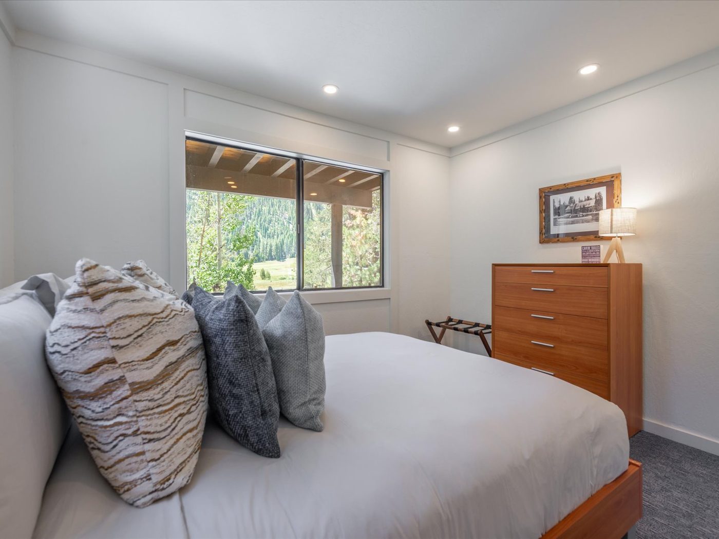 Second downstairs bedroom with queen bed